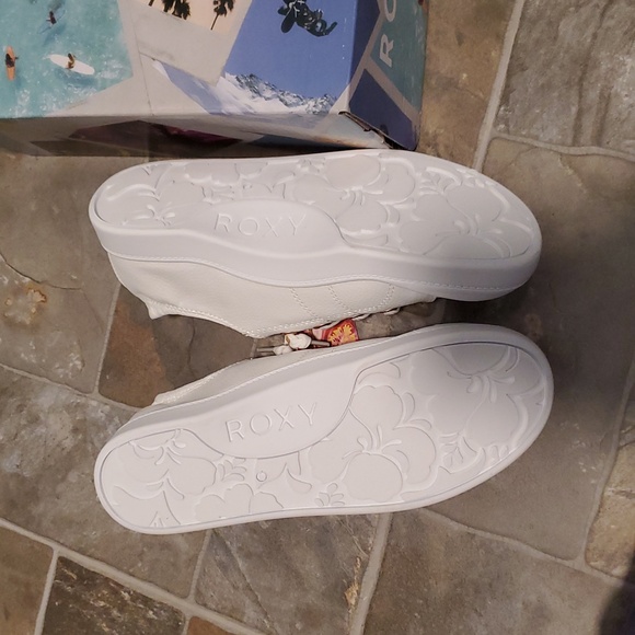 Women's Roxy Bayshore Plus LX Slip-On Sneakers - Size 7 - Faux Leather - White - Picture 5 of 6